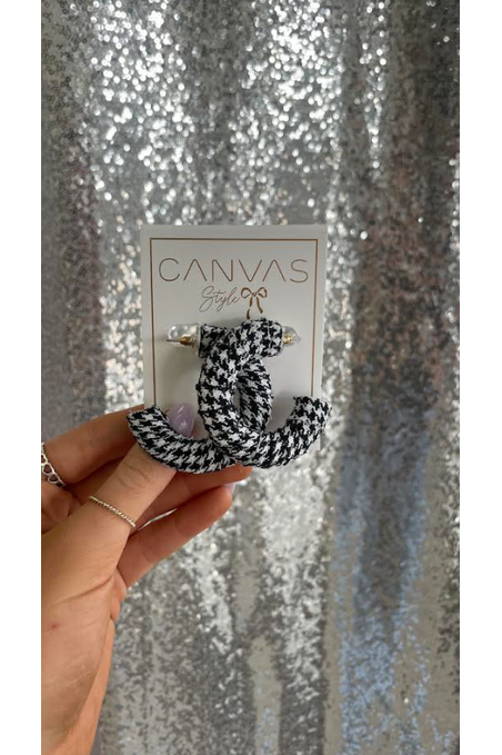 Reese Houndstooth Statement Hoop Earrings in Black & White